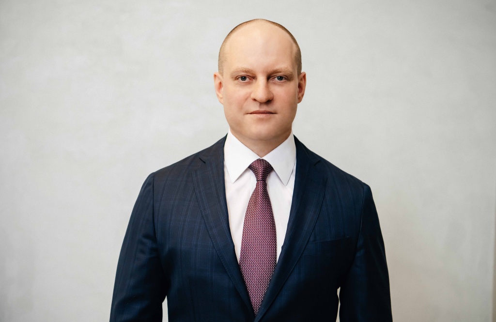 Максим Красноцветов поздравил с Днём знаний и началом учебного года педагогов, школьников и их родителей