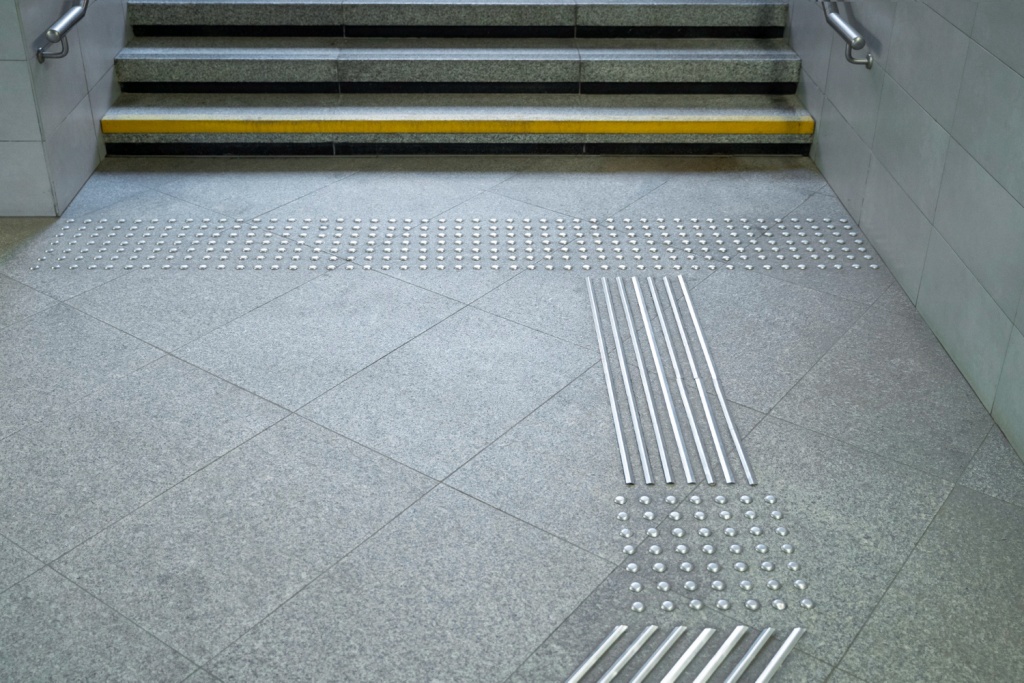 Губернатор Санкт-Петербурга после личного приёма граждан распорядился отремонтировать пешеходный тоннель в Приморском районе