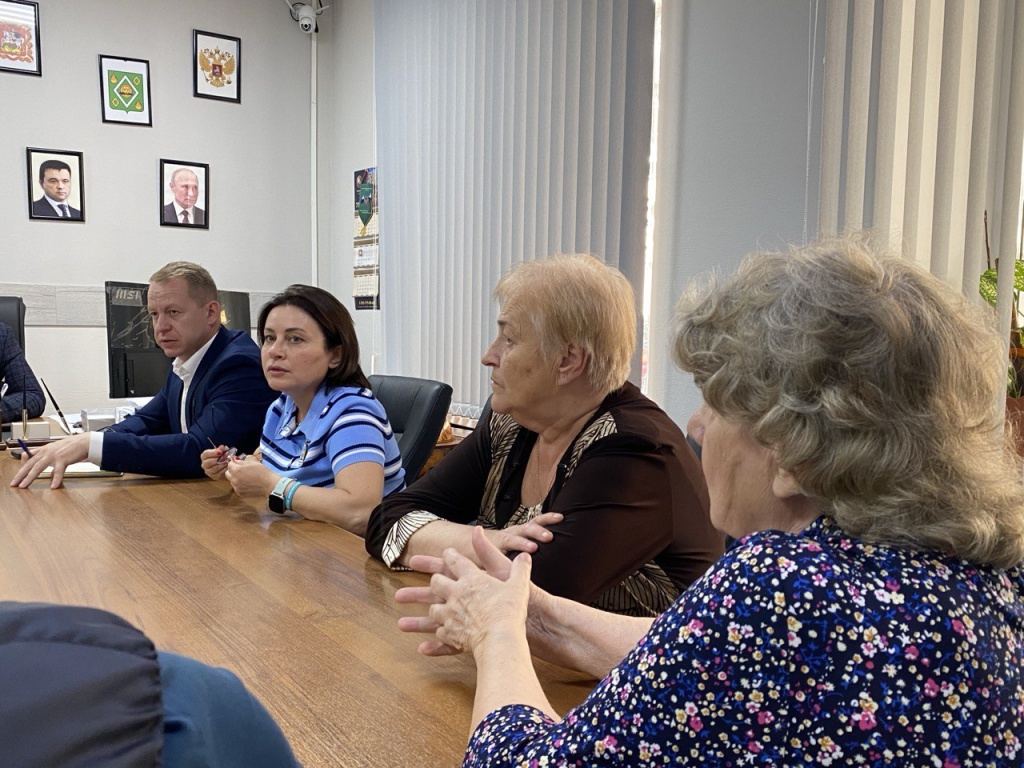 Уполномоченный главы Городского округа Пушкинский провела встречу с жителями дома № 49 на улице Октябрьской по поручению Максима Красноцветова