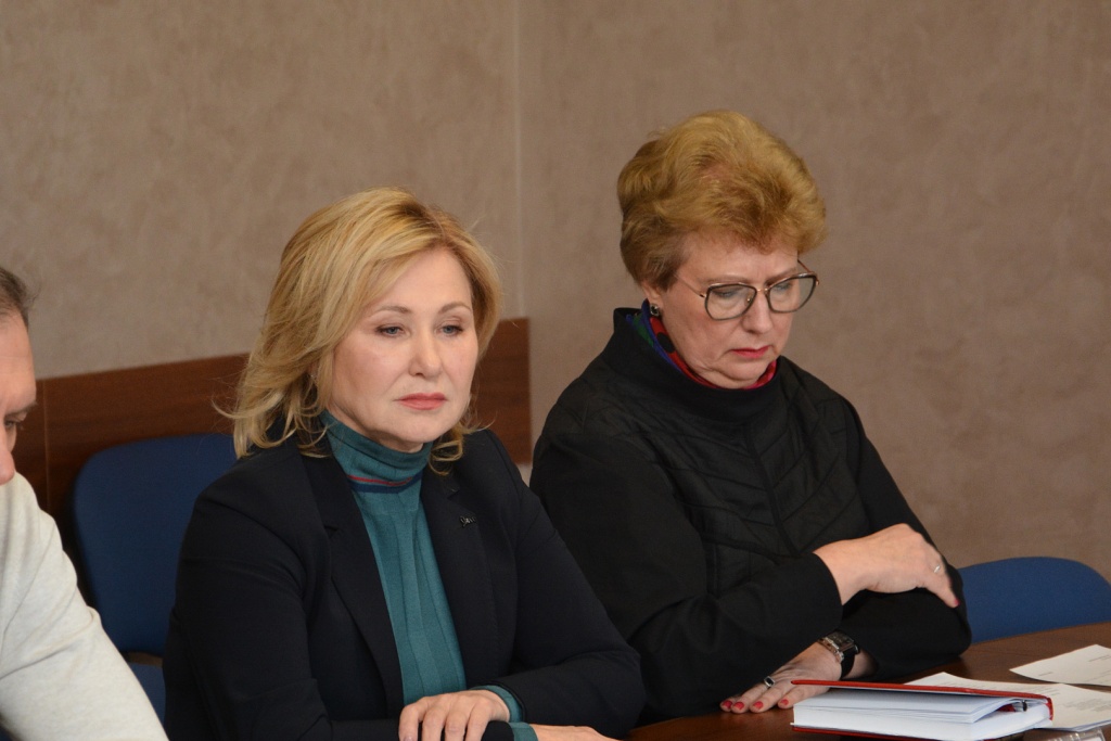В Воронеже решают проблему парковок для машин неотложной помощи: депутаты гордумы инициировали изменения в закон В Воронеже решают проблему парковок для машин неотложной помощи: депутаты гордумы инициировали изменения в закон