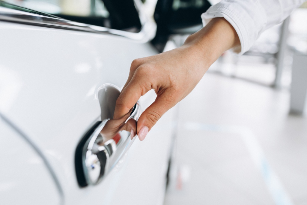 Продажи новых автомобилей в России в январе-июле выросли на 58%