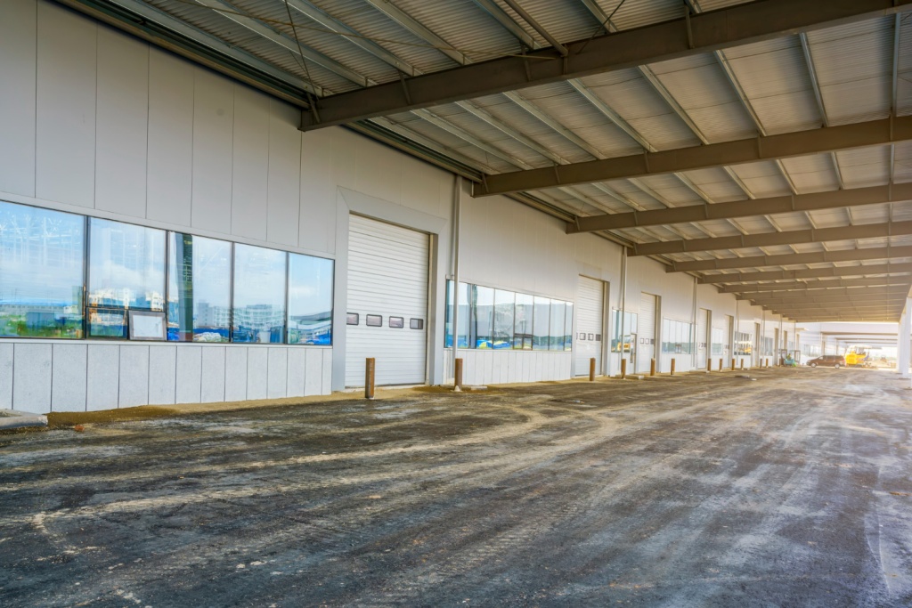 На краснодарском производстве театральных кресел начали строить склад