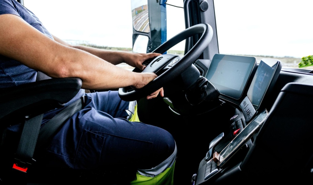 В Санкт-Петербурге предприятия переходят на электротранспорт в логистике