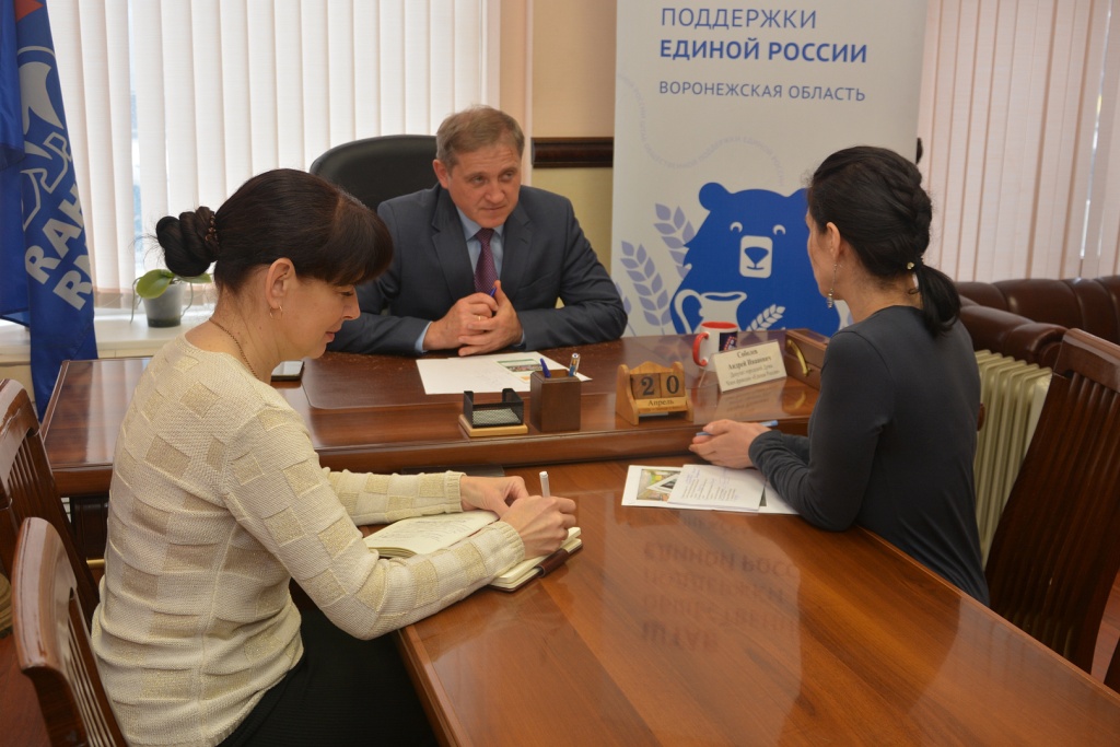 Проблемы микрорайона 1 Мая — на контроле депутата: Андрей Соболев провёл приём граждан