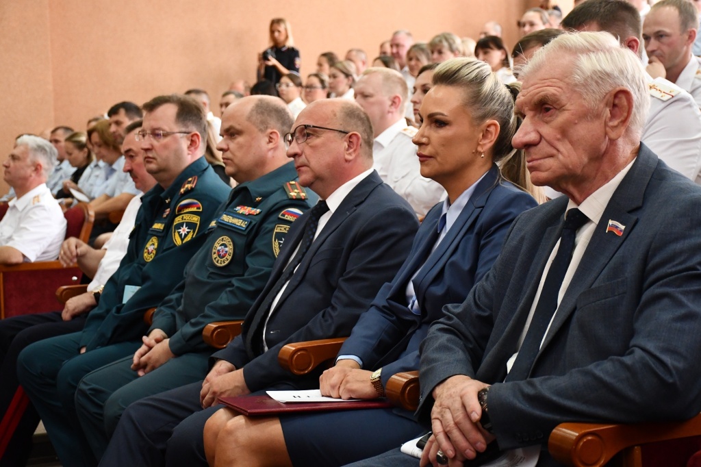 90 лет на страже безопасности: Александр Кузьмичёв поздравил сотрудников ГИБДД с юбилеем службы