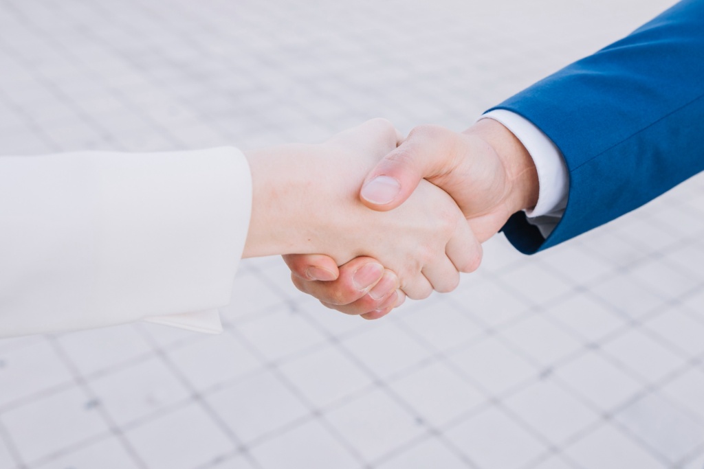 ВТБ планирует выкупить долю «Почты России» в «Почта банке»